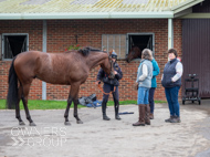 AK021025-93 - Alan King Stable Visit